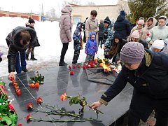 Жители Духовницкого района вместе со всей страной скорбят по жертвам  в подмосковном Красногорске