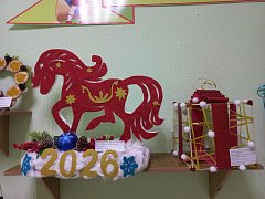 "Новогодний сюрприз": Творчество учеников украсило нашу школу!