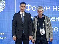 Министр вручил механизатору Почетную грамоту