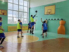 Сегодня, на базе МОУ "СОШ им.Г.И.Марчука" прошёл турнир по баскетболу среди мужских команд, посвященный Дню космонавтики. 