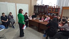 В преддверии Дня матери в краеведческом музее прошла замечательная игровая викторина для  воспитанников детского сада "Колокольчик" и их мам! 