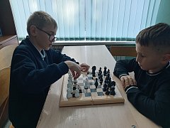 Шахматы — игра сильных: в Духовницкой школе прошёл школьный этап турнира на Кубок Губернатора