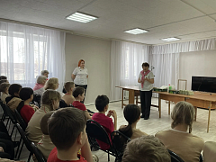 Юнармейцы 5 "Б" класса и "Серебряные" волонтеры: Вместе ради добрых дел!