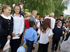 ﻿1 сентября в филиале МОУ "СОШ им. Г. И. Марчука р.п.Духовницкое" в с. Липовка состоялась традиционная торжественная линейка, посвященная Дню знаний.