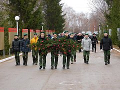 В День Неизвестного солдата прошла церемония возложения цветов к памятнику воинам-землякам, погибшим в годы Великой Отечественной войны