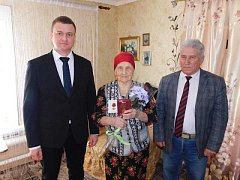 На территории Духовницкого района продолжается вручение юбилейных медалей «80 лет Победы в Великой Отечественной войне 1941-1945 годов». 