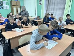 В рамках цикла внеурочных занятий «Разговоры о важном», библиотекарь Духовницкой Детской библиотеки Манухина Ольга Владимировна посетила МОУ «СОШ им. Г. И. Марчука р. п. Духовницкое».