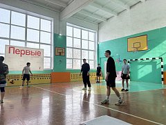 Спортивный праздник в честь «Крымской весны»: в школе прошли соревнования по волейболу