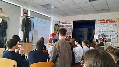 Урок Мужества «Шагали девчата в походном строю…»