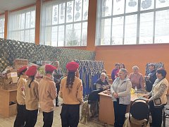 В преддверии Дня Матери ученицы 5 "Б" класса МОУ "СОШ им. Г.И. Марчука р.п. Духовницкое" проявили заботу и внимание 