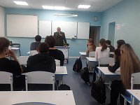 У обучающихся 10 класса Духовницкой школы на уроке "Разговоры о важном" в гостях побывал Ксенофонтов Иван Викторович
