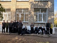 Школьный двор засиял чистотой. Осенний субботник.