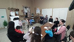 В преддверии Дня матери в краеведческом музее прошла замечательная игровая викторина для  воспитанников детского сада "Колокольчик" и их мам! 