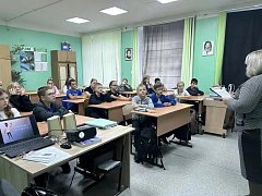 В рамках цикла внеурочных занятий «Разговоры о важном», библиотекарь Духовницкой Детской библиотеки Манухина Ольга Владимировна посетила МОУ «СОШ им. Г. И. Марчука р. п. Духовницкое».