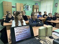 В рамках цикла внеурочных занятий «Разговоры о важном», библиотекарь Духовницкой Детской библиотеки Манухина Ольга Владимировна посетила МОУ «СОШ им. Г. И. Марчука р. п. Духовницкое».