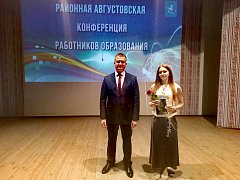 В Районном доме культуры 28 августа состоялась ежегодная августовская конференция работников образования Духовницкого района .