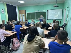 В рамках цикла внеурочных занятий «Разговоры о важном», библиотекарь Духовницкой Детской библиотеки Манухина Ольга Владимировна посетила МОУ «СОШ им. Г. И. Марчука р. п. Духовницкое».