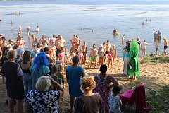 Веселый праздник у воды