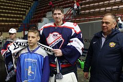 Встреча со своими кумирами - ХК «КРИСТАЛЛ» на его домашней арене