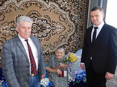 На территории Духовницкого района продолжается вручение юбилейных медалей «80 лет Победы в Великой Отечественной войне 1941-1945 годов». 