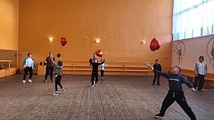 19 декабря работники Районного Дома культуры совместно с сотрудниками Центральной библиотеки организовали спортивный праздник, посвященный Дню многодетной семьи.