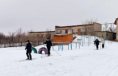 В МОУ «СОШ им. М.В. Скворцова с. Березовая Лука» филиал с. Теликовка под руководством учителя физической культуры Булыкина Андрея Александровича ребята осваивают азы техники лыжных ходов