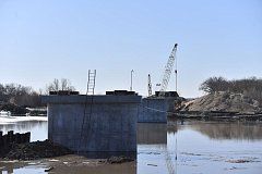 Роман Бусаргин: Во время поездки в Пугачевский район не мог не заехать на строительную площадку нового моста через реку Большой Иргиз. 