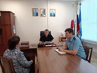 Сегодня глава района Иван Лялин совместно с прокурором района Егором Масловым провёл личный приём родных и близких военнослужащих-участников специальной военной операции.