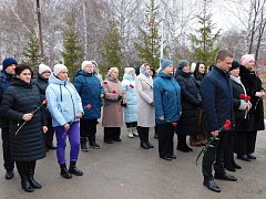 В День Неизвестного солдата прошла церемония возложения цветов к памятнику воинам-землякам, погибшим в годы Великой Отечественной войны