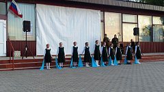 9 мая в нашем поселке состоялся яркий и незабываемый танцевальный флешмоб "Эхо Победы"