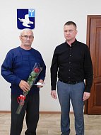 В преддверии Дня ветеранов боевых действий в администрации Духовницкого района состоялась церемония вручения памятных знаков "Семье погибшего Защитника Отечества" 