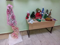 "Новогодний сюрприз": Творчество учеников украсило нашу школу!