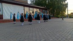 9 мая в нашем поселке состоялся яркий и незабываемый танцевальный флешмоб "Эхо Победы"