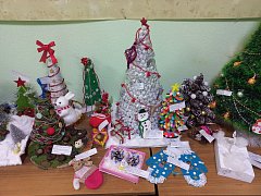 "Новогодний сюрприз": Творчество учеников украсило нашу школу!