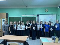 В рамках цикла внеурочных занятий «Разговоры о важном», библиотекарь Духовницкой Детской библиотеки Манухина Ольга Владимировна посетила МОУ «СОШ им. Г. И. Марчука р. п. Духовницкое».