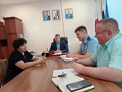 Сегодня с визитом в Духовницкий район приехал министр информации и массовых коммуникаций Саратовской области Александр Колоколов.
