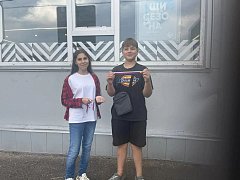 Волонтёры Победы 7 «А» сделали главный цвет дня — российский!