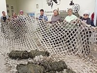 Каждую неделю в нашем краеведческом музее им. А. С. Вшивцевой собираются неравнодушные жительницы для важного дела — плетения сетей для наших героев