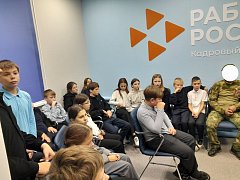 Классная встреча с героем: Волонтёры Победы пообщались с участником СВО