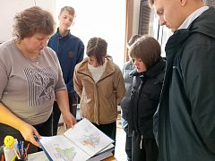 Осень - пора не только новых знаний, но и первых шагов в профессию. Школьники филиала МОУ «СОШ им. Г.И. Марчука р.п. Духовницкое» в с. Липовка решили познакомиться с профессиями разных сфер