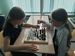 Шахматы — игра сильных: в Духовницкой школе прошёл школьный этап турнира на Кубок Губернатора