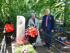 Возложили венки и цветы на могилу легендарной разведчицы Анастасии Семеновны Вшивцевой и к воинскому захоронению