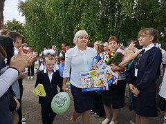 ﻿1 сентября в филиале МОУ "СОШ им. Г. И. Марчука р.п.Духовницкое" в с. Липовка состоялась традиционная торжественная линейка, посвященная Дню знаний.