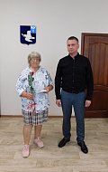 В преддверии Дня ветеранов боевых действий в администрации Духовницкого района состоялась церемония вручения памятных знаков "Семье погибшего Защитника Отечества" 