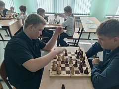 Шахматы — игра сильных: в Духовницкой школе прошёл школьный этап турнира на Кубок Губернатора