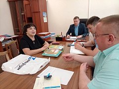 Сегодня с визитом в Духовницкий район приехал министр информации и массовых коммуникаций Саратовской области Александр Колоколов.