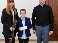 В преддверии Дня ветеранов боевых действий в администрации Духовницкого района состоялась церемония вручения памятных знаков "Семье погибшего Защитника Отечества" 