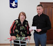 В преддверии Дня ветеранов боевых действий в администрации Духовницкого района состоялась церемония вручения памятных знаков "Семье погибшего Защитника Отечества" 