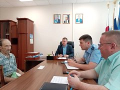 Сегодня с визитом в Духовницкий район приехал министр информации и массовых коммуникаций Саратовской области Александр Колоколов.
