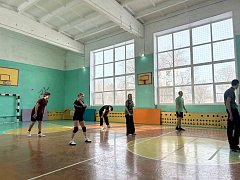 Спортивный праздник в честь «Крымской весны»: в школе прошли соревнования по волейболу